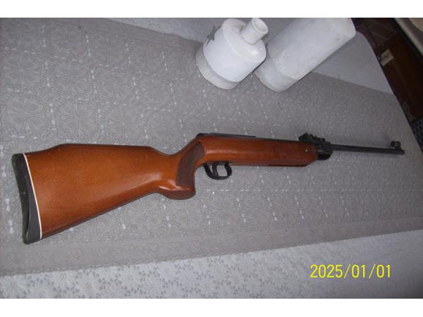 een mooie en goede 5.5 mm luchtbuks  diana  model 35